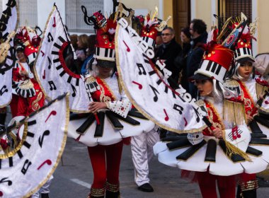 Nerja, İspanya - 10 Şubat 2018, karnaval sokaklarda