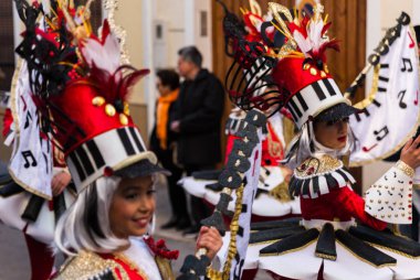 Nerja, İspanya - 10 Şubat 2018, karnaval sokaklarda