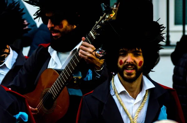 Nerja, İspanya - 10 Şubat 2018, karnaval sokaklarda