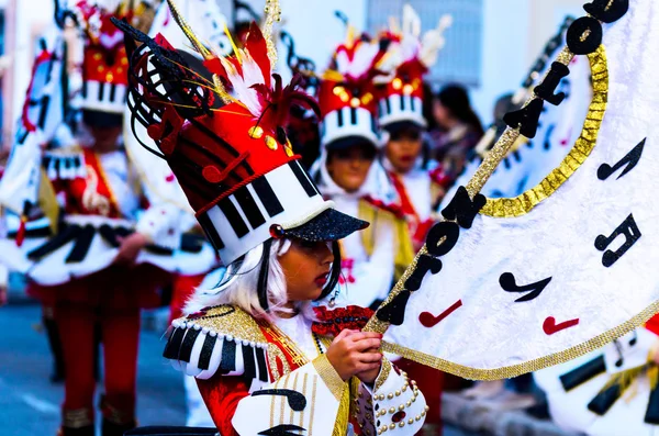 Nerja, İspanya - 10 Şubat 2018, karnaval sokaklarda