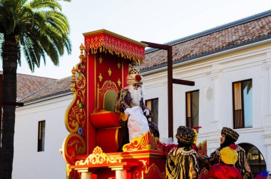 Velez Malaga, İspanya - 5 Ocak 2018 geçit Epiphany tatil vesilesiyle Malaga Eyaleti, tatil günü, alayı