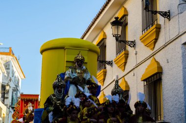 Velez Malaga, İspanya - 5 Ocak 2018 geçit Epiphany tatil vesilesiyle Malaga Eyaleti, tatil günü, alayı