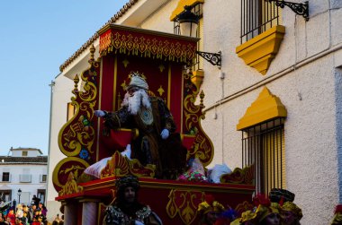 Velez Malaga, İspanya - 5 Ocak 2018 geçit Epiphany tatil vesilesiyle Malaga Eyaleti, tatil günü, alayı