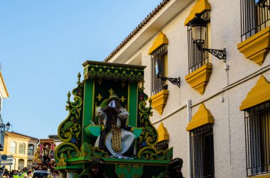 Velez Malaga, İspanya - 5 Ocak 2018 geçit Epiphany tatil vesilesiyle Malaga Eyaleti, tatil günü, alayı