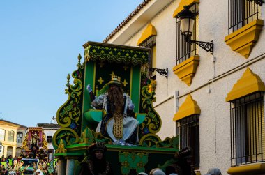 Velez Malaga, İspanya - 5 Ocak 2018 geçit Epiphany tatil vesilesiyle Malaga Eyaleti, tatil günü, alayı