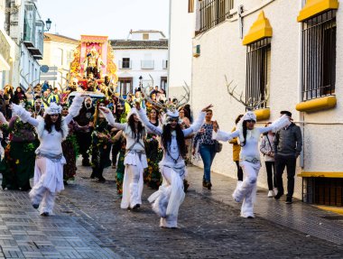 Velez Malaga, İspanya - 5 Ocak 2018 geçit Epiphany tatil vesilesiyle Malaga Eyaleti, tatil günü, alayı