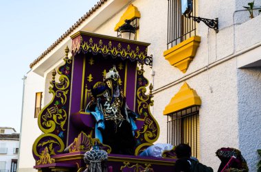 Velez Malaga, İspanya - 5 Ocak 2018 geçit Epiphany tatil vesilesiyle Malaga Eyaleti, tatil günü, alayı