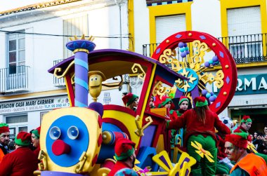 Velez Malaga, İspanya - 5 Ocak 2018 geçit Epiphany tatil vesilesiyle Malaga Eyaleti, tatil günü, alayı