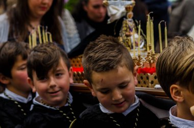 Kutsal hafta başlıyor çocuklar alay