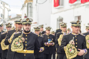 Velez Malaga, İspanya - 25 Mart 2018 insanlar kutsal bir haftada bir İspanyol şehir, Paskalya bağlı alayı katılan