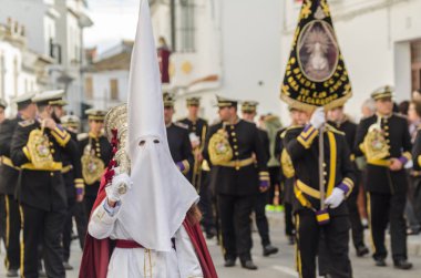Velez Malaga, İspanya - 25 Mart 2018 insanlar kutsal bir haftada bir İspanyol şehir, Paskalya bağlı alayı katılan