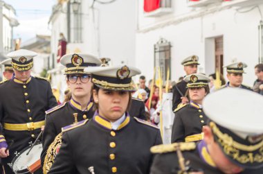 Velez Malaga, İspanya - 25 Mart 2018 insanlar kutsal bir haftada bir İspanyol şehir, Paskalya bağlı alayı katılan