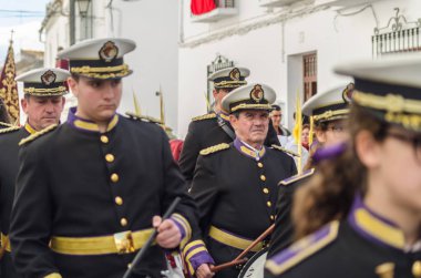 Velez Malaga, İspanya - 25 Mart 2018 insanlar kutsal bir haftada bir İspanyol şehir, Paskalya bağlı alayı katılan