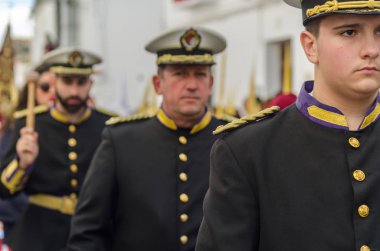 Velez Malaga, İspanya - 25 Mart 2018 insanlar kutsal bir haftada bir İspanyol şehir, Paskalya bağlı alayı katılan