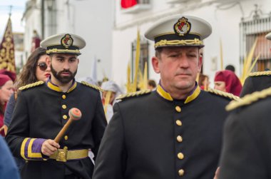 Velez Malaga, İspanya - 25 Mart 2018 insanlar kutsal bir haftada bir İspanyol şehir, Paskalya bağlı alayı katılan