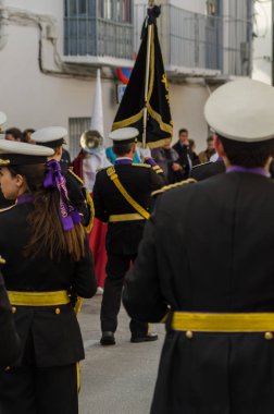 Velez Malaga, İspanya - 25 Mart 2018 insanlar kutsal bir haftada bir İspanyol şehir, Paskalya bağlı alayı katılan