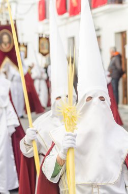 Velez Malaga, İspanya - 25 Mart 2018 insanlar kutsal bir haftada bir İspanyol şehir, Paskalya bağlı alayı katılan
