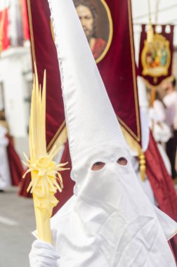 Velez Malaga, İspanya - 25 Mart 2018 insanlar kutsal bir haftada bir İspanyol şehir, Paskalya bağlı alayı katılan