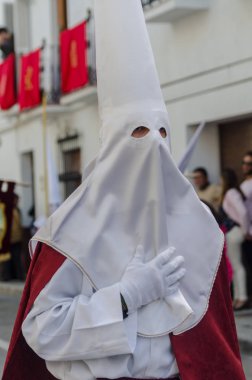 Velez Malaga, İspanya - 25 Mart 2018 insanlar kutsal bir haftada bir İspanyol şehir, Paskalya bağlı alayı katılan