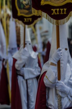 Velez Malaga, İspanya - 25 Mart 2018 insanlar kutsal bir haftada bir İspanyol şehir, Paskalya bağlı alayı katılan