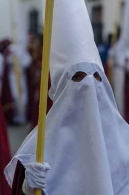 Velez Malaga, İspanya - 25 Mart 2018 insanlar geçit töreninde kutsal hafta İspanyol bir şehirde, Paskalya katılan