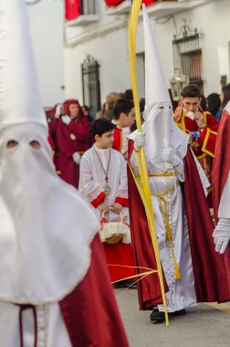 Velez Malaga, İspanya - 25 Mart 2018 insanlar geçit töreninde kutsal hafta İspanyol bir şehirde, Paskalya katılan