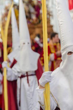 Velez Malaga, İspanya - 25 Mart 2018 insanlar geçit töreninde kutsal hafta İspanyol bir şehirde, Paskalya katılan