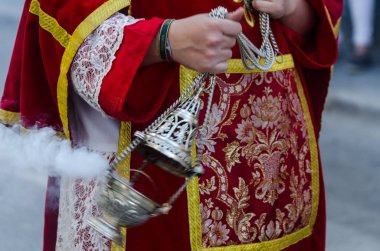 Velez Malaga, İspanya - 25 Mart 2018 insanlar geçit töreninde kutsal hafta İspanyol bir şehirde, Paskalya katılan