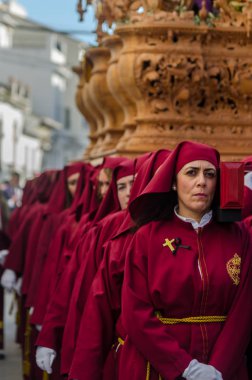 Velez Malaga, İspanya - 25 Mart 2018 insanlar geçit töreninde kutsal hafta İspanyol bir şehirde, Paskalya katılan