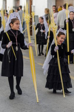 Velez Malaga, İspanya - 25 Mart 2018 insanlar geçit töreninde kutsal hafta İspanyol bir şehirde, Paskalya katılan
