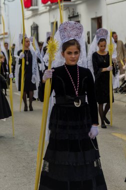 Velez Malaga, İspanya - 25 Mart 2018 insanlar geçit töreninde kutsal hafta İspanyol bir şehirde, Paskalya katılan
