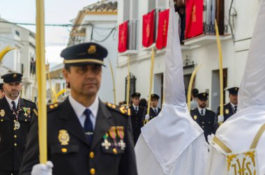 Velez Malaga, İspanya - 25 Mart 2018 insanlar geçit töreninde kutsal hafta İspanyol bir şehirde, Paskalya katılan