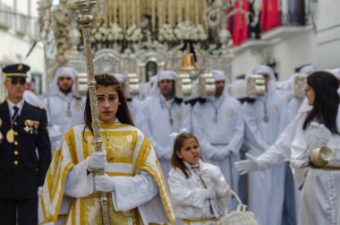 Velez Malaga, İspanya - 25 Mart 2018 insanlar geçit töreninde kutsal hafta İspanyol bir şehirde, Paskalya katılan
