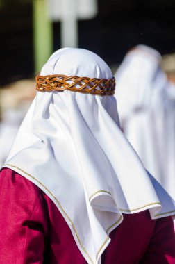 Velez Malaga, İspanya - 27 Mart 2018 insanlar geçit töreninde kutsal hafta İspanyol bir şehirde, Paskalya katılan