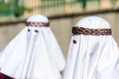 Velez Malaga, İspanya - 27 Mart 2018 insanlar geçit töreninde kutsal hafta İspanyol bir şehirde, Paskalya katılan