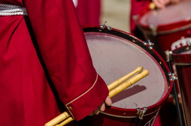 Velez Malaga, İspanya - 27 Mart 2018 insanlar geçit töreninde kutsal hafta İspanyol bir şehirde, Paskalya katılan