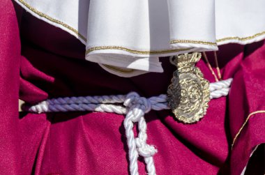 Velez Malaga, İspanya - 27 Mart 2018 insanlar geçit töreninde kutsal hafta İspanyol bir şehirde, Paskalya katılan