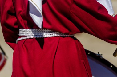 Velez Malaga, İspanya - 27 Mart 2018 insanlar geçit töreninde kutsal hafta İspanyol bir şehirde, Paskalya katılan