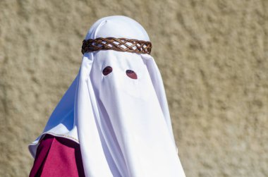 Velez Malaga, İspanya - 27 Mart 2018 insanlar geçit töreninde kutsal hafta İspanyol bir şehirde, Paskalya katılan