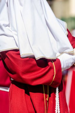 Velez Malaga, İspanya - 27 Mart 2018 insanlar geçit töreninde kutsal hafta İspanyol bir şehirde, Paskalya katılan