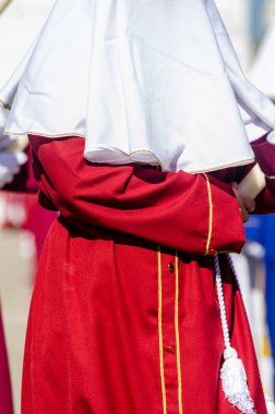 Velez Malaga, İspanya - 27 Mart 2018 insanlar geçit töreninde kutsal hafta İspanyol bir şehirde, Paskalya katılan