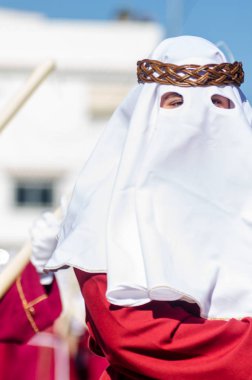 Velez Malaga, İspanya - 27 Mart 2018 insanlar geçit töreninde kutsal hafta İspanyol bir şehirde, Paskalya katılan