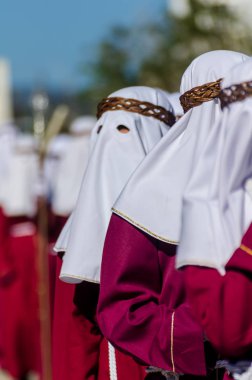 Velez Malaga, İspanya - 27 Mart 2018 insanlar geçit töreninde kutsal hafta İspanyol bir şehirde, Paskalya katılan