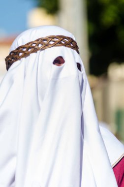 Velez Malaga, İspanya - 27 Mart 2018 insanlar geçit töreninde kutsal hafta İspanyol bir şehirde, Paskalya katılan