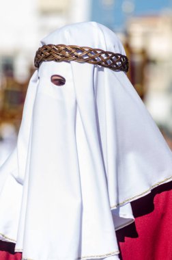 Velez Malaga, İspanya - 27 Mart 2018 insanlar geçit töreninde kutsal hafta İspanyol bir şehirde, Paskalya katılan