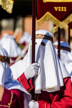 Velez Malaga, İspanya - 27 Mart 2018 insanlar geçit töreninde kutsal hafta İspanyol bir şehirde, Paskalya katılan