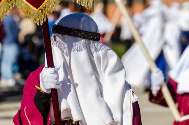 Velez Malaga, İspanya - 27 Mart 2018 insanlar geçit töreninde kutsal hafta İspanyol bir şehirde, Paskalya katılan