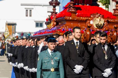 Velez Malaga, İspanya - 27 Mart 2018 insanlar geçit töreninde kutsal hafta İspanyol bir şehirde, Paskalya katılan