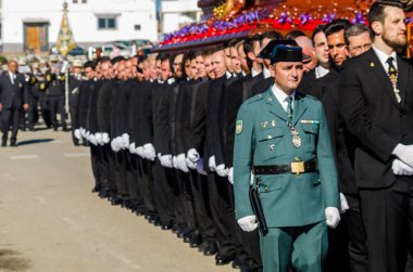 Velez Malaga, İspanya - 27 Mart 2018 insanlar geçit töreninde kutsal hafta İspanyol bir şehirde, Paskalya katılan
