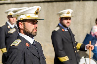 Velez Malaga, İspanya - 27 Mart 2018 insanlar geçit töreninde kutsal hafta İspanyol bir şehirde, Paskalya katılan